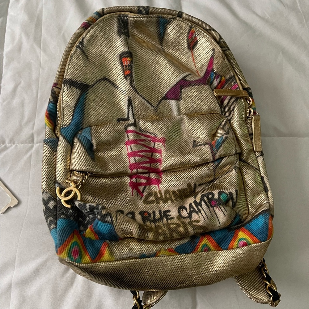 Chanel Paris New York street spirit back
